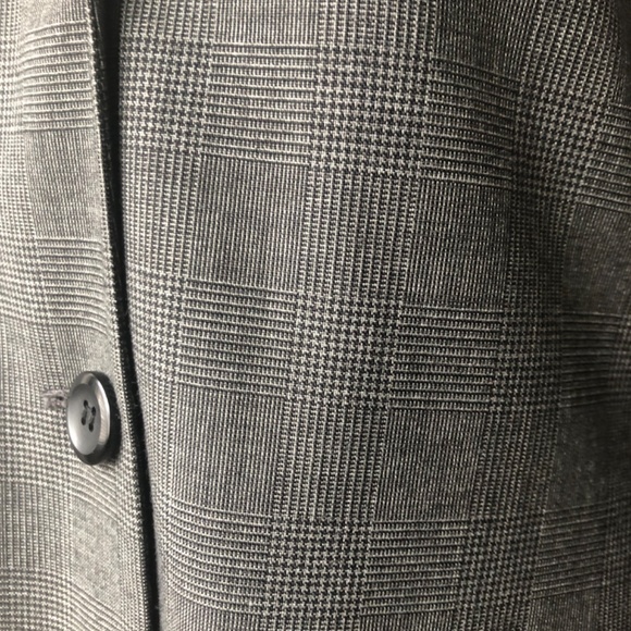 Jones Wear suit - Picture 4 of 6